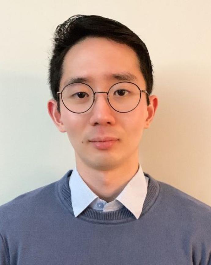 Headshot photo of Joonhee (Leo) Lee